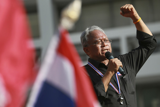 政府とデモ隊が「一時休戦」で合意、国王の誕生日控え タイ