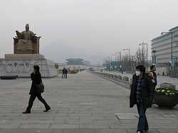 中国で8億人が「呼吸困難に」 大気汚染拡大、新華社が論評