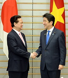 日ベトナム首脳会談:安保協力強化で合意