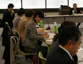 子宮頸がんワクチン 体調不良１５人に授業支援