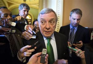 米予算枠上院通過、政府機能一部停止は回避へ