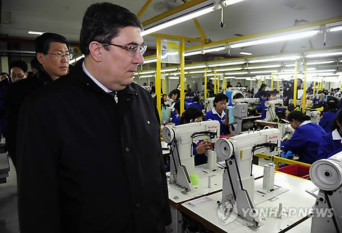 北朝鮮の開城工業団地、英仏など１４か国が視察