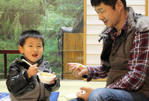 冬至にカボチャ汁粉味わう 西尾・ハズ観音