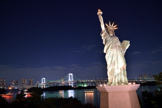 カメラを相棒に楽しむ東京のナイトライフ