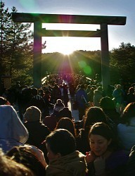大鳥居から 冬至の朝日