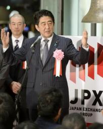 安倍首相 大納会で自信「来年もアベノミクスは買い」