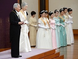 安寧、幸せを祈り 一般参賀8万人