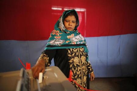 バングラデシュ:議会選、与党が「圧勝」