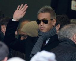 本田、取材エリアで「チャオ」/セリエA