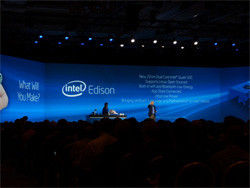 米Intel、超小型SoC"Quark"を搭載したSDカードサイズの小型PC「Edison」