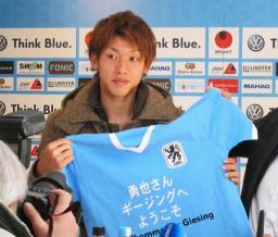 大迫「W杯へチャンス広げる」 独2部移籍、入団会見