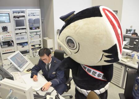 「いたずら１１０番やめて」 ＡＫＢが一日通信指令課長 愛媛