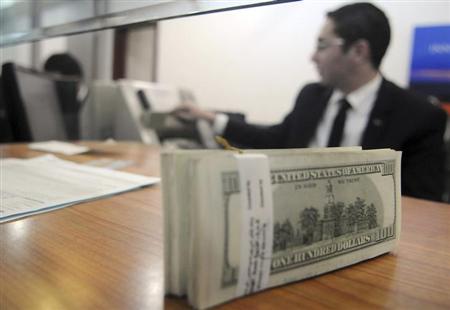 ＮＹ外為市場＝ドル下落、弱い雇用統計受け一時103円台