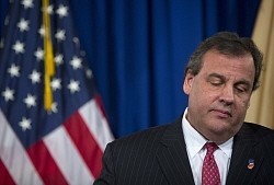 米国:州知事「個人報復」 意図的大渋滞発生させた疑い