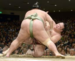 稀勢の里、痛恨黒星「弱さ出た」/初場所