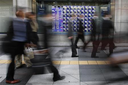 東京株、一時500円下落