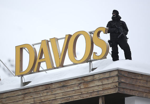 首相、ダボス会議に出発