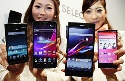 au:春商戦にスマホ4機種 曲面の画面も