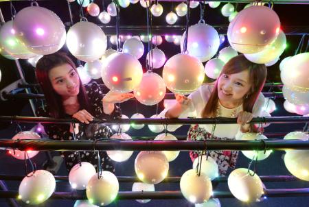 花粉シーズン目前、色で知らせる観測機最終検査