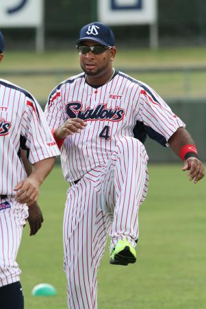 バレンティン、無事始動 汚名返上期し来日４年目へ