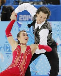 フィギュア団体、残り3種目 町田樹ら逆転メダル挑戦