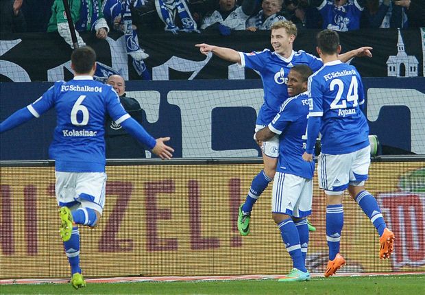 ゴールと勝利に満足するマイヤー