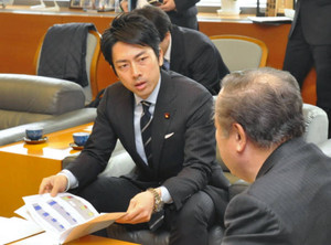 小泉政務官が北茨城視察、「被災３県とらわれず」