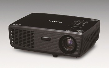 リコー、明るさ2800ルーメンのエントリープロジェクタ