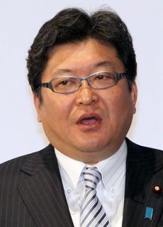 批判噴出 安倍首相に靖国参拝けしかけた“もう一人の側近”
