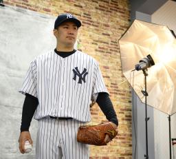 大リーグ:田中将がピンストライプの上下披露