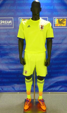 史上初!蛍光黄色ユニ、日本代表