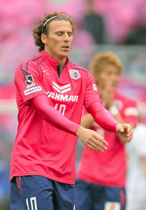 フォルランがなんじゃ!かませ犬扱いの広島が競り勝つ