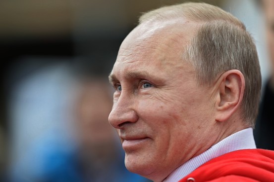 プーチン大統領の支持率70％超す ウクライナ問題背景に