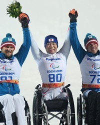 鈴木猛史、万感の金メダル 埼玉・飯能でも喜びの声