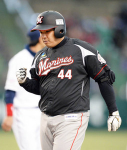 アジャ井上２戦＆２打席連発！６４年ぶり新人開幕４番グイッ