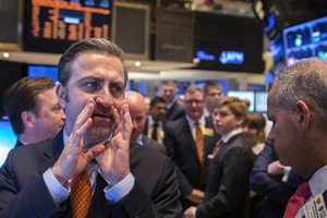 米株が利食い売りで反落、S&P500は一時ザラ場最高値更新