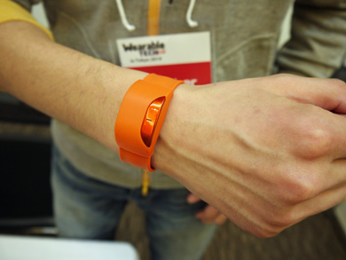 リクルートなどがウエアラブルデバイスを出展、スマート玩具「Moff」も登場