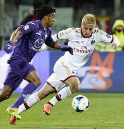 本田が“変身”僚友らと勝利の喜び爆発