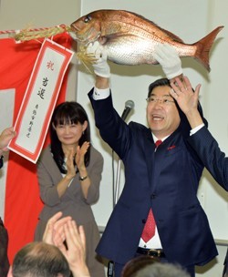 選挙:京都府知事選 山田氏が4選