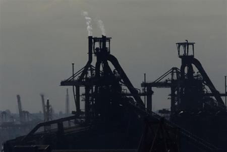 UPDATE 2-機械受注、2月は前月比-8.8% 増加足踏みで判断下方修正
