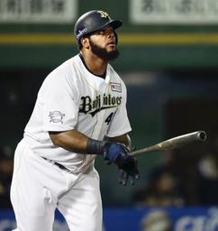 ペーニャ８号 右投手からは今季初！ファンは「６０本狙え！」