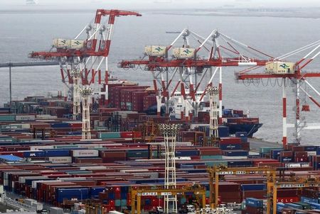 構造変化で「稼ぐ力」低下 経常黒字最少、原発停止など響く