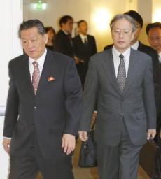 日本側、拉致再調査で合意目指す 日朝局長級協議1日目