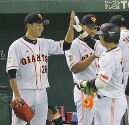 巨人・内海、１０試合目で今季初白星「遅くなってすいません」