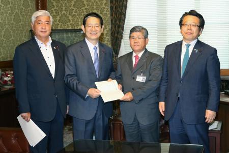特定秘密の国会監視機関設置を 与党が法案提出