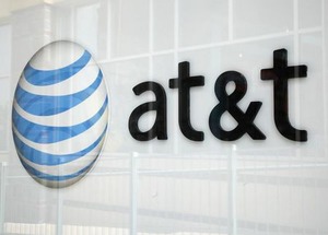 米AT&T、通年売上高の増加率予想を上方修正