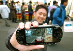 PSPの国内出荷、6月で終了 ソニーの携帯ゲーム機