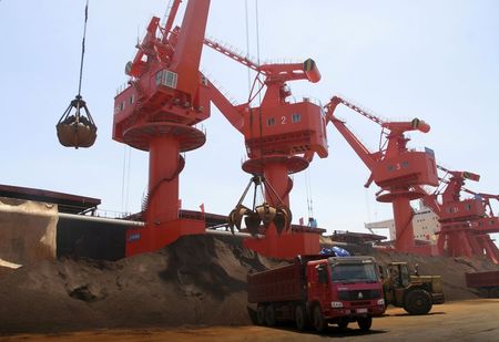 中国青島港が金属引き渡し一部停止、不正調査受け=関係筋
