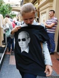 「プーチンTシャツ」はいかが?=高支持率で売れ行き上々-ロシア
