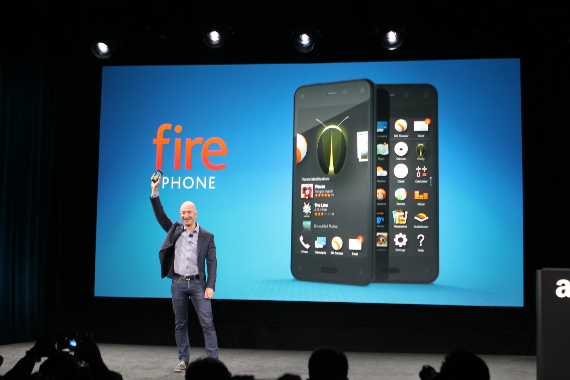 アマゾン、待望のスマートフォン「Fire Phone」を発表